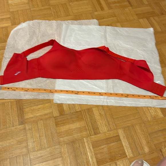 Brooks - Picture 1 of 6